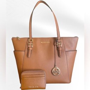 MICHAEL KORS Jet Set Leather Tote